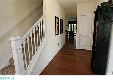 2nd image of 137 Fox Glen Dr E