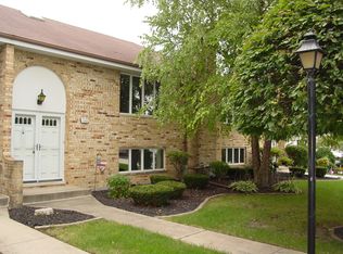 7305 W 152nd St #7305, Orland Park, IL 60462