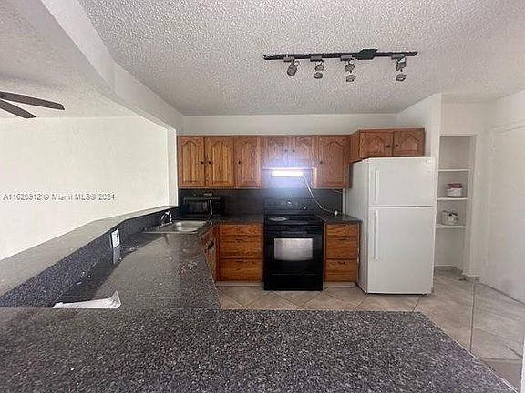 3rd image of 1680 NE 191st St #3042