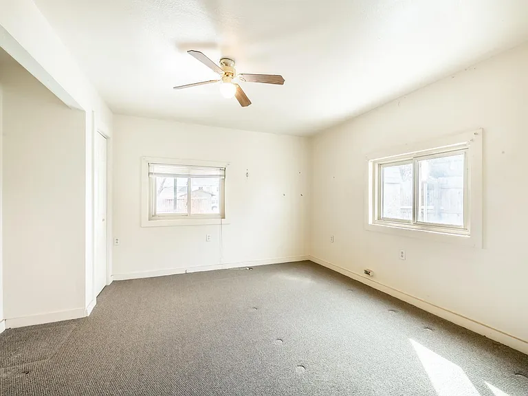 2410 W 13th St — Photo 16
