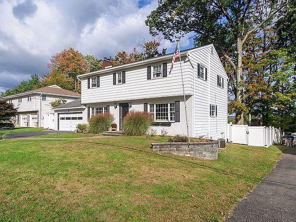 3rd image of 2445 Rhonda Dr