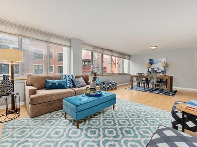 1 E Schiller St APT 18A, Chicago, IL, 60610