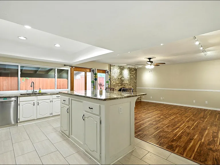 1824 Castille Dr — Photo 11
