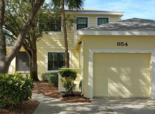 954 San Carlos Ct NE, Saint Petersburg, FL 33702