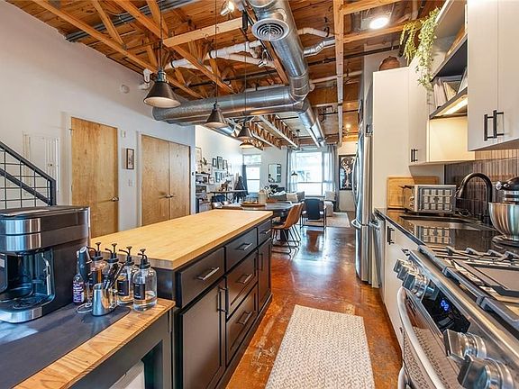5th image of 1661 La France St #325