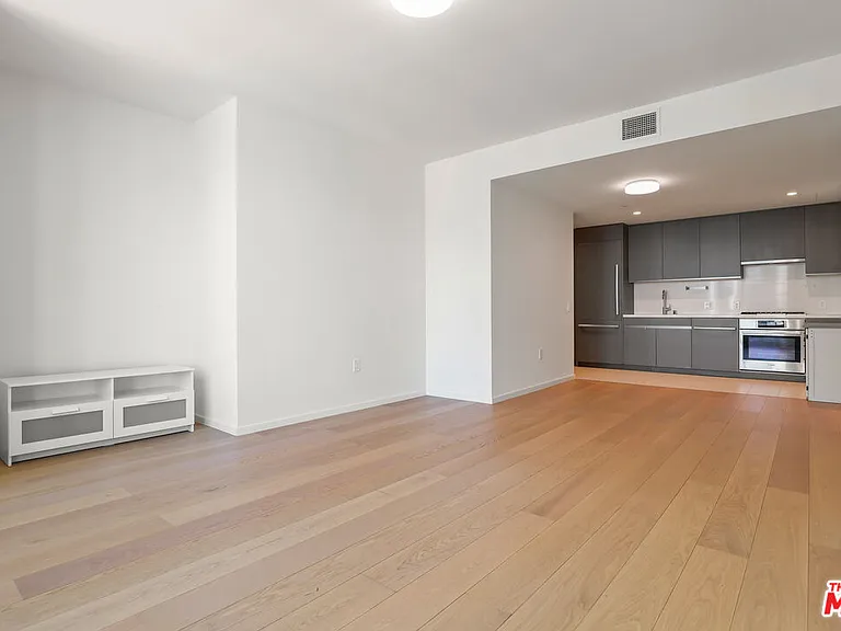 889 Francisco St #2011 — Photo 9