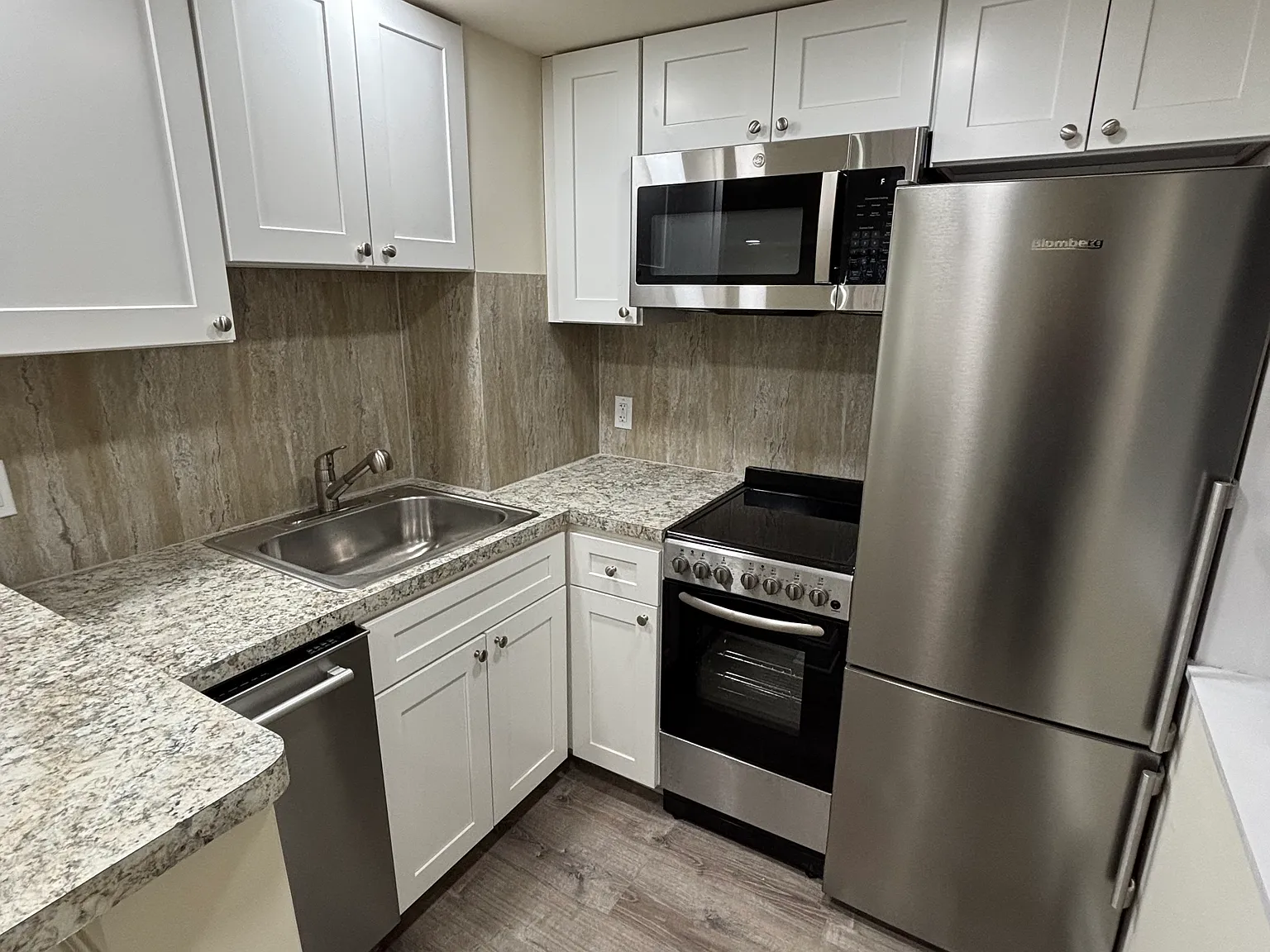 2220 Spruce — Photo 4