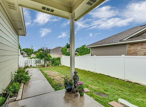 3rd image of 1703 Honey Creek Ln