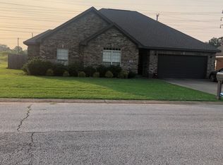 110 Meredith Dr, Muscle Shoals, AL 35661