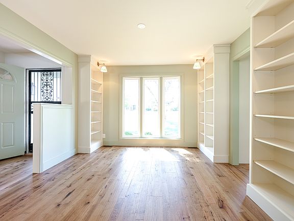 5th image of 1806 Oxford Dr