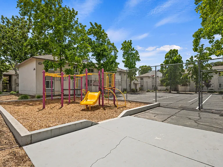 Delta Pines Apartments — Photo 6