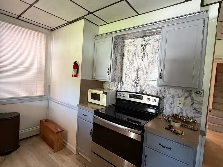 319 S 2nd St — Photo 8