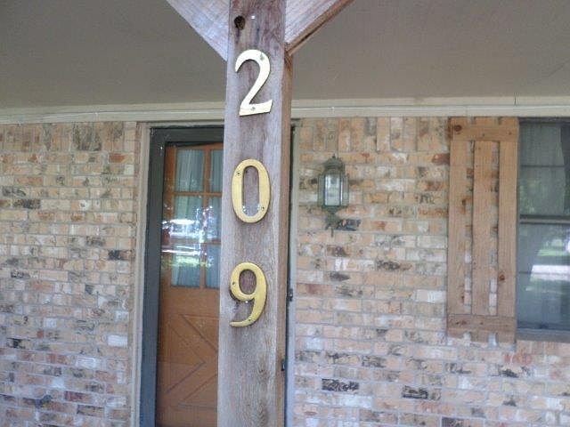 2nd image of 209 E Short St