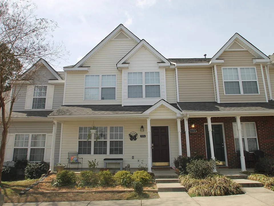 596 Greenway Dr