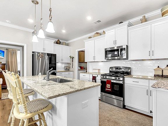 3rd image of 562 Dunswell Dr
