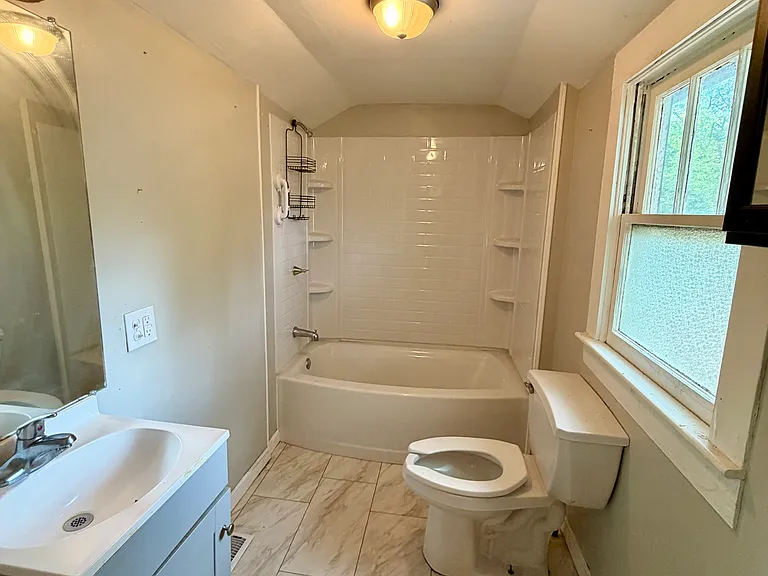 121 Farmer St — Photo 6