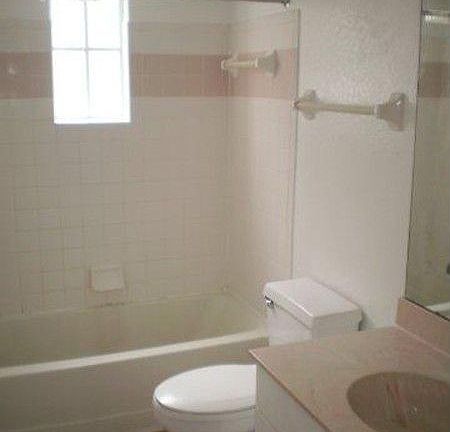 4th image of 3155 Tamarind Cir