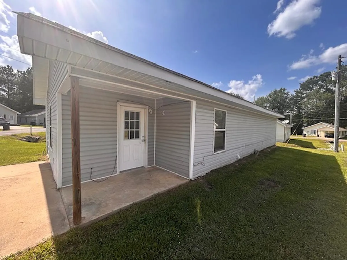 2 bed, $850 — Photo 1