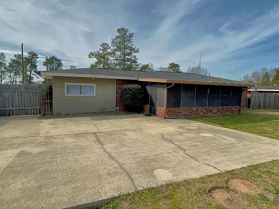 3rd image of 805 Hillside Dr