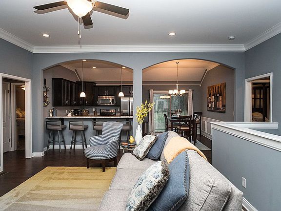 3rd image of 2721 Crescent Hill Dr NE