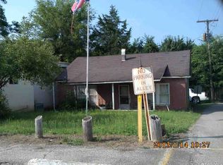 Clifton St, Scotts hill, TN 38374
