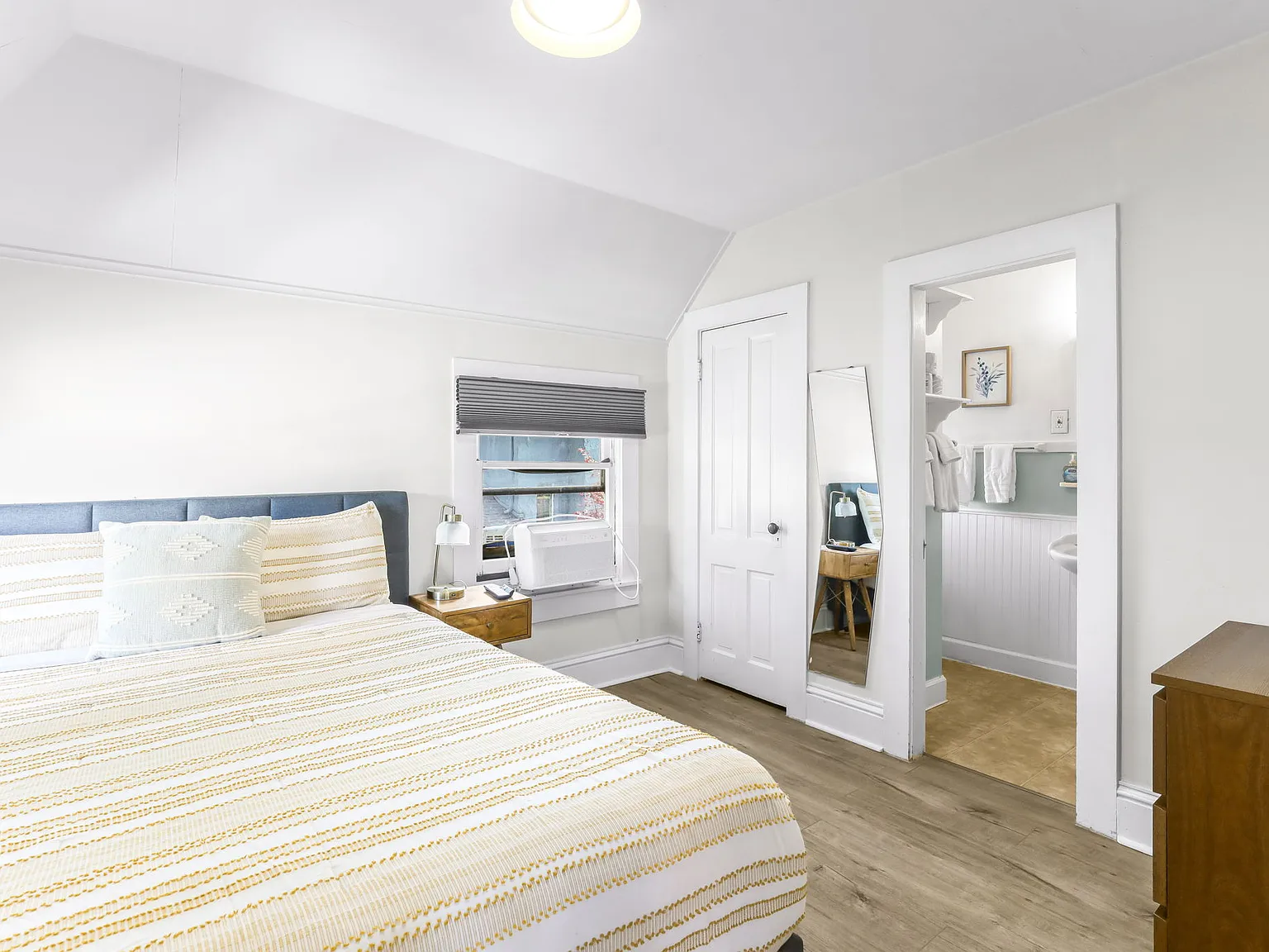 705 9th St — Photo 3