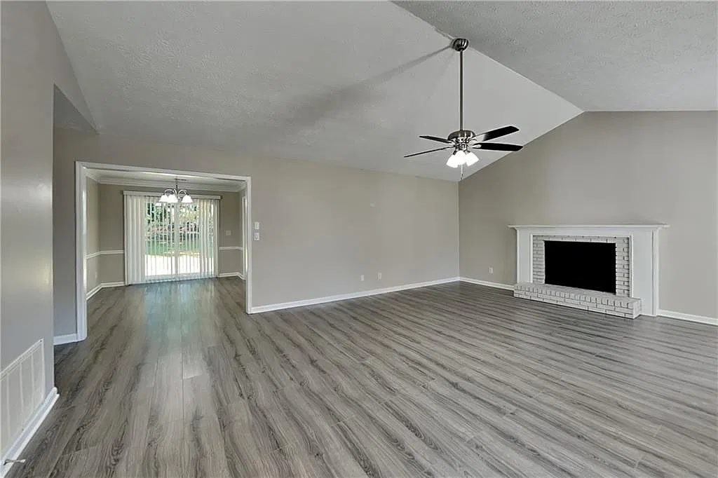 3 bed, 2.0 bath, 1440 sqft, $2,170 — Photo 4