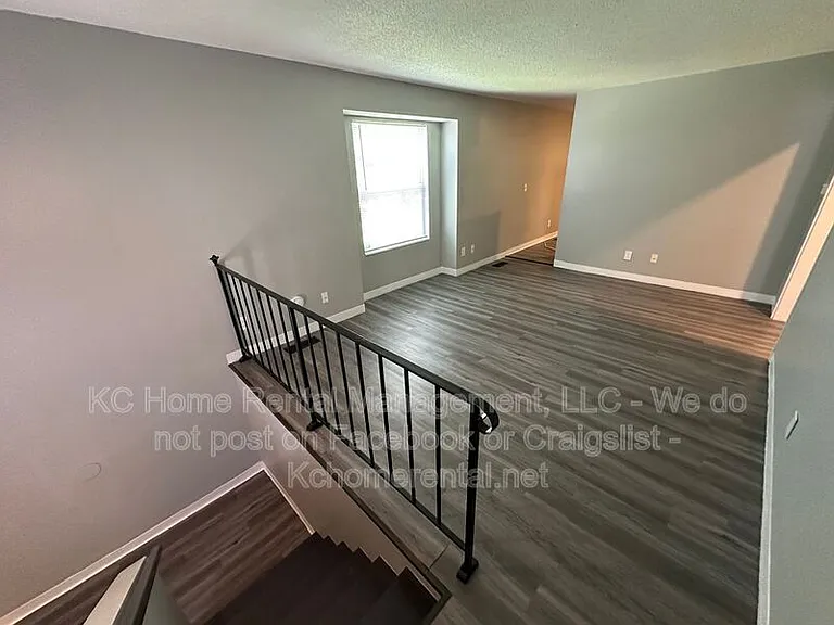 1615 Jackson Ave — Photo 8