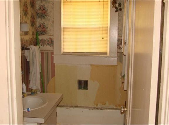 4th image of 1412 Poplar St