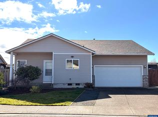 686 Columbia Dr, Molalla, OR