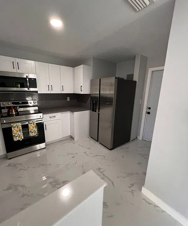 285 NE 43rd St