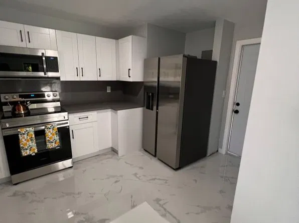 285 NE 43rd St, Pompano Beach, FL 33064