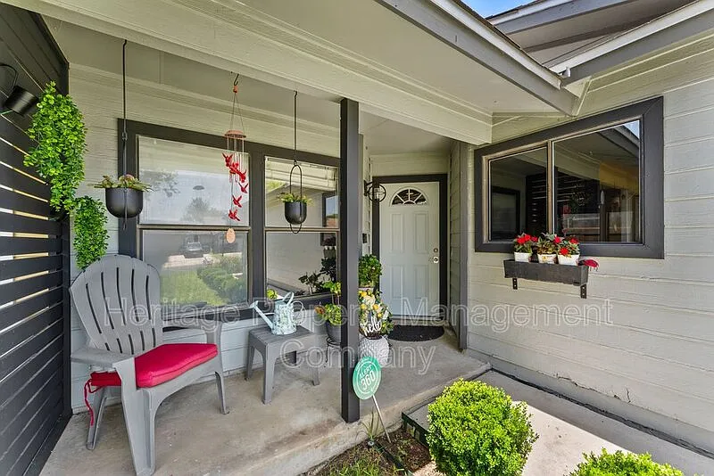 2 bed, 1.0 bath, 858 sqft, $1,450 — Photo 4