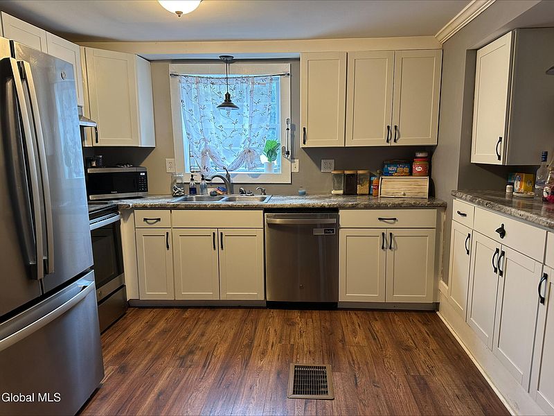 3rd image of 273 Gansevoort Road