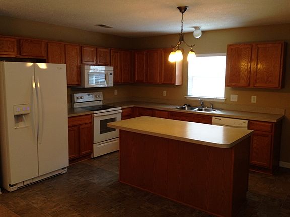 2nd image of 128 Willowbend Ln