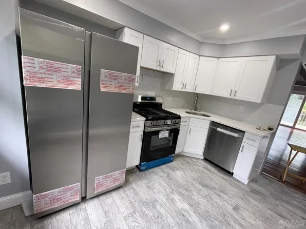 5204 N Oaks Blvd, North Brunswick, NJ 08902