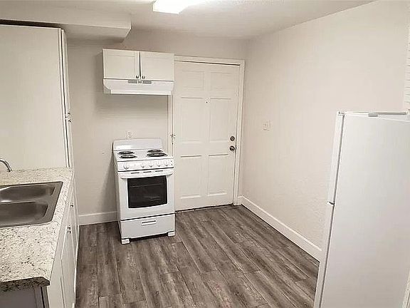 3rd image of 2830 N Elmore Ave #C