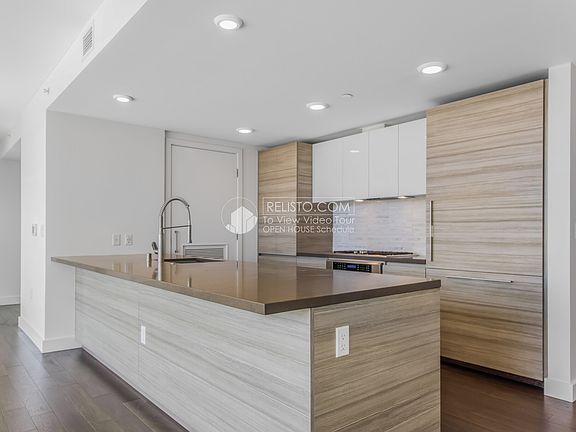 5th image of 718 Long Bridge St APT 607