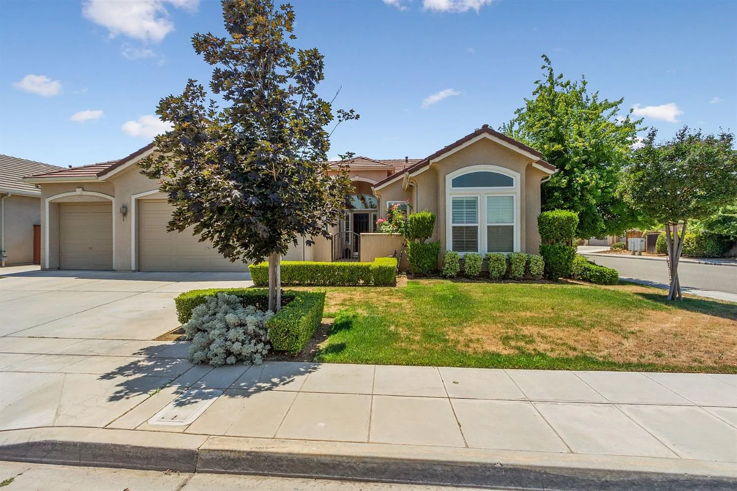 6093 W Los Altos Ave photo 1