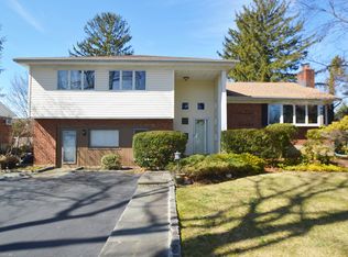 159 Cold Spring Rd, Syosset, NY 11791