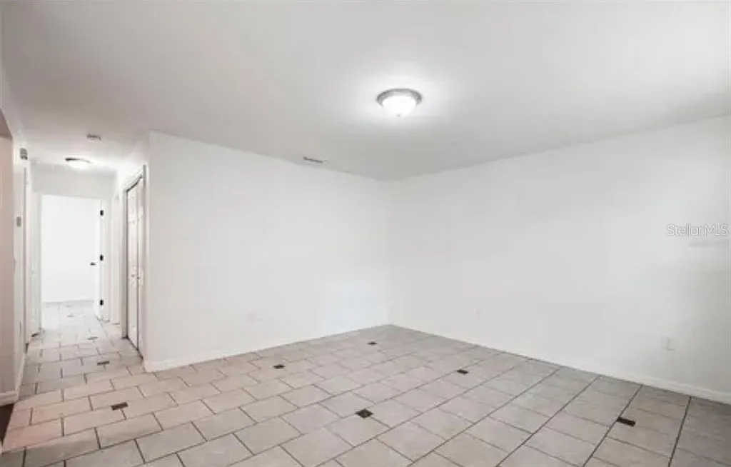 2 bed, 1.0 bath, 907 sqft, $1,350 — Photo 3