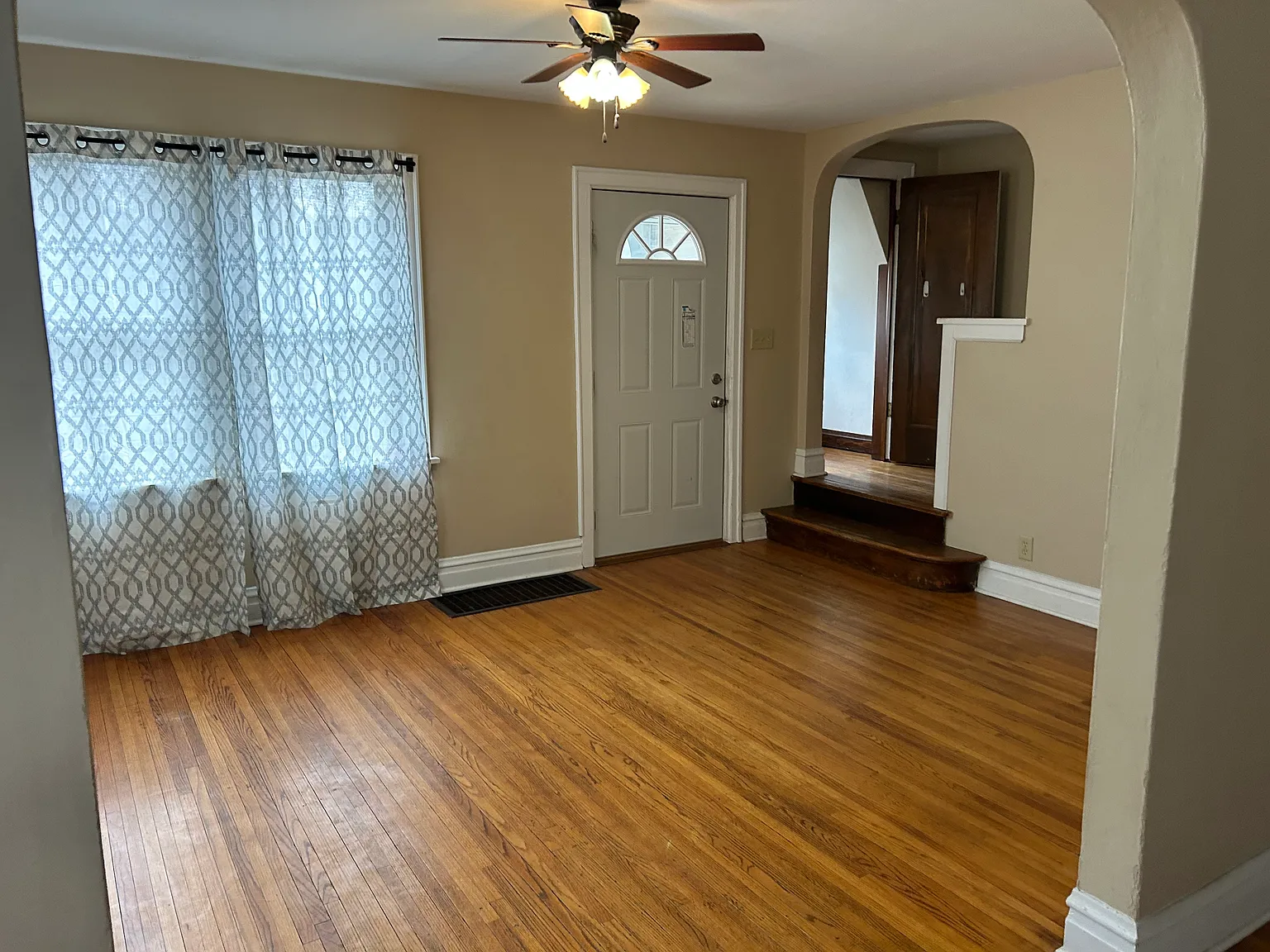 2 bed, 1100 sqft, $1,600 — Photo 3