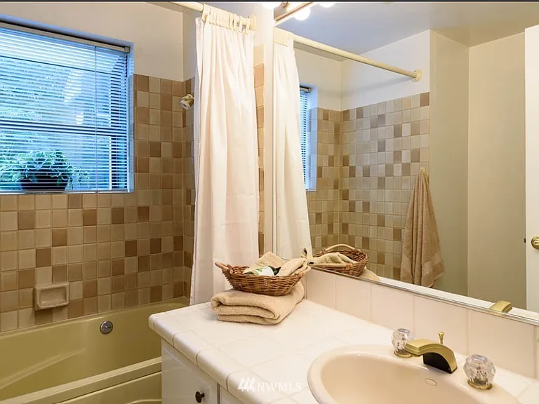 13807 NE 76th St — Photo 20