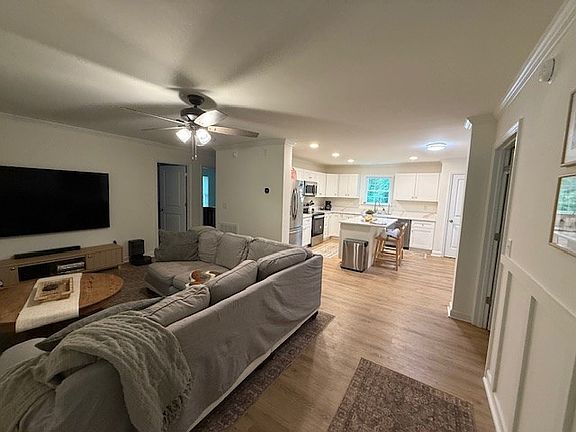 3rd image of 38 Red Bud Ct
