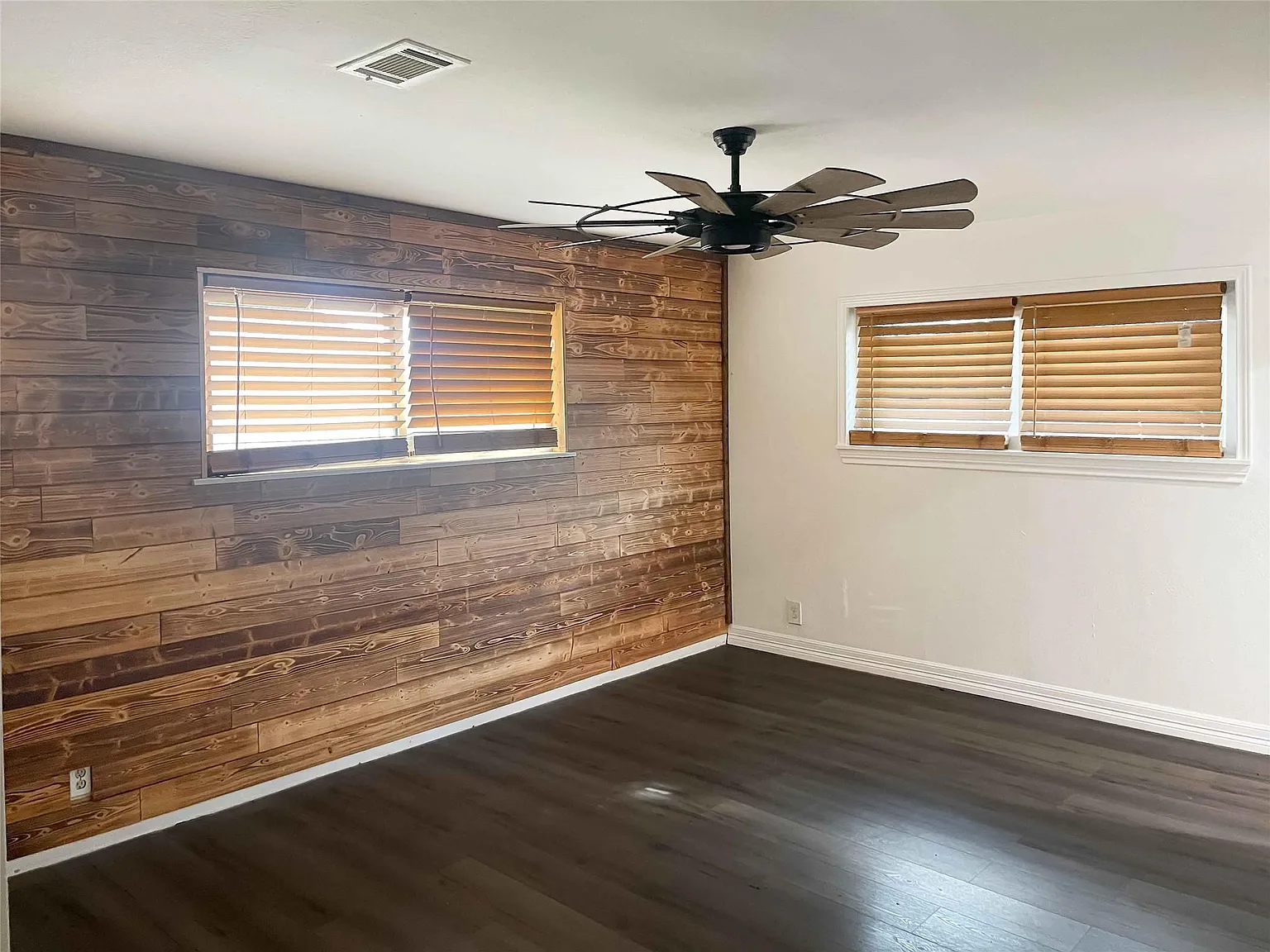3 bed, 2.0 bath, 1554 sqft, $1,900 — Photo 2