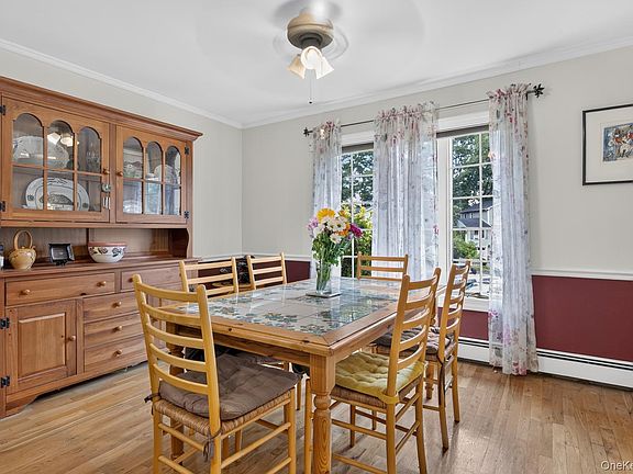 3rd image of 8 Tuscan Court