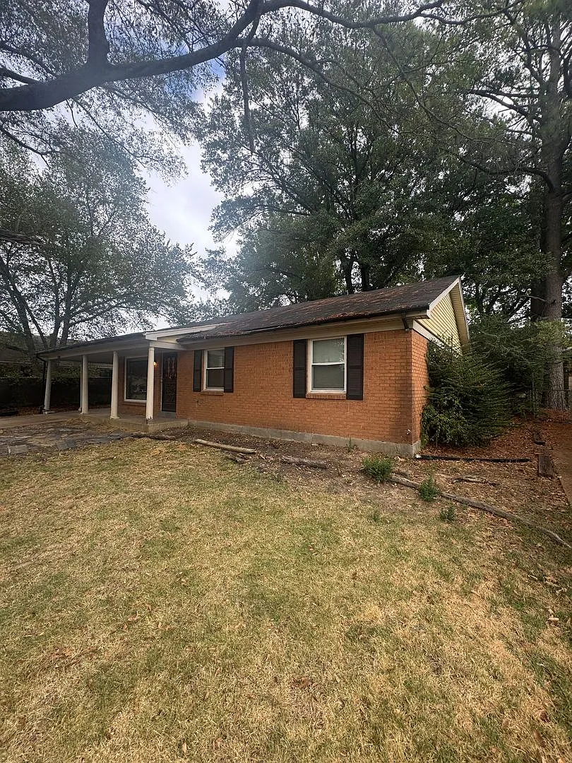 Welcome to 4378 Hawkeye St! — Photo 1