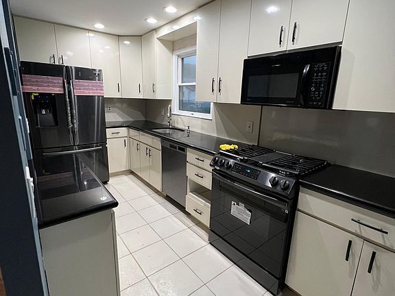 2nd image of 112 Perry Ave Floor 1