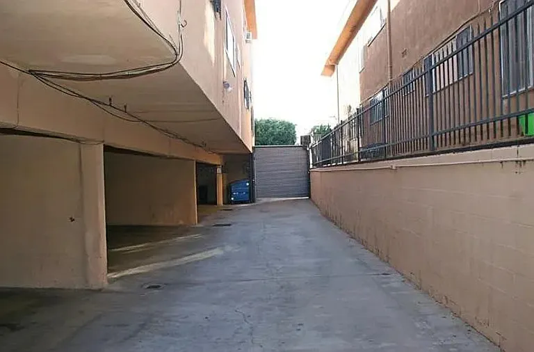 114 N Eucalyptus Ave #5 — Photo 2