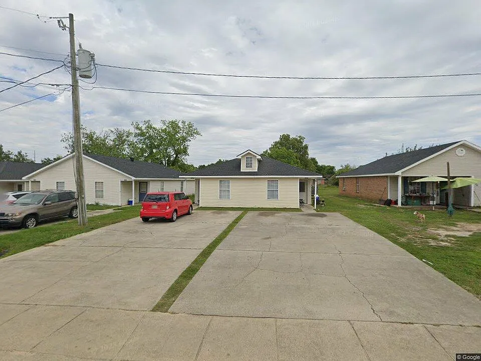 3 bed, 1200 sqft, $1,600 — Photo 1